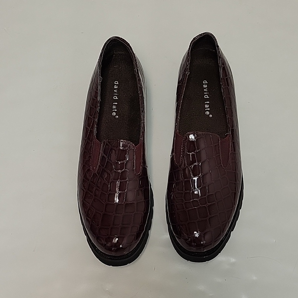David Tate, women's burgundy faux crocodile leather loafers sz 5.5 - 6. NWOT